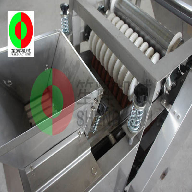 Broad bean peeler