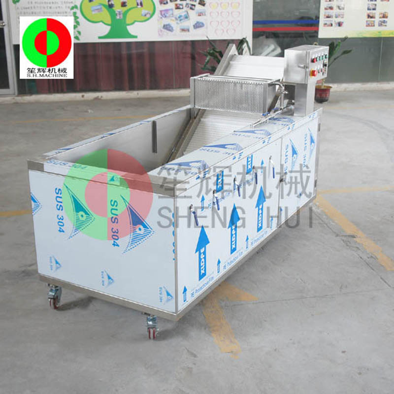 Fruit and vegetable washing machine solves the problem of cleaning fruits and vegetables